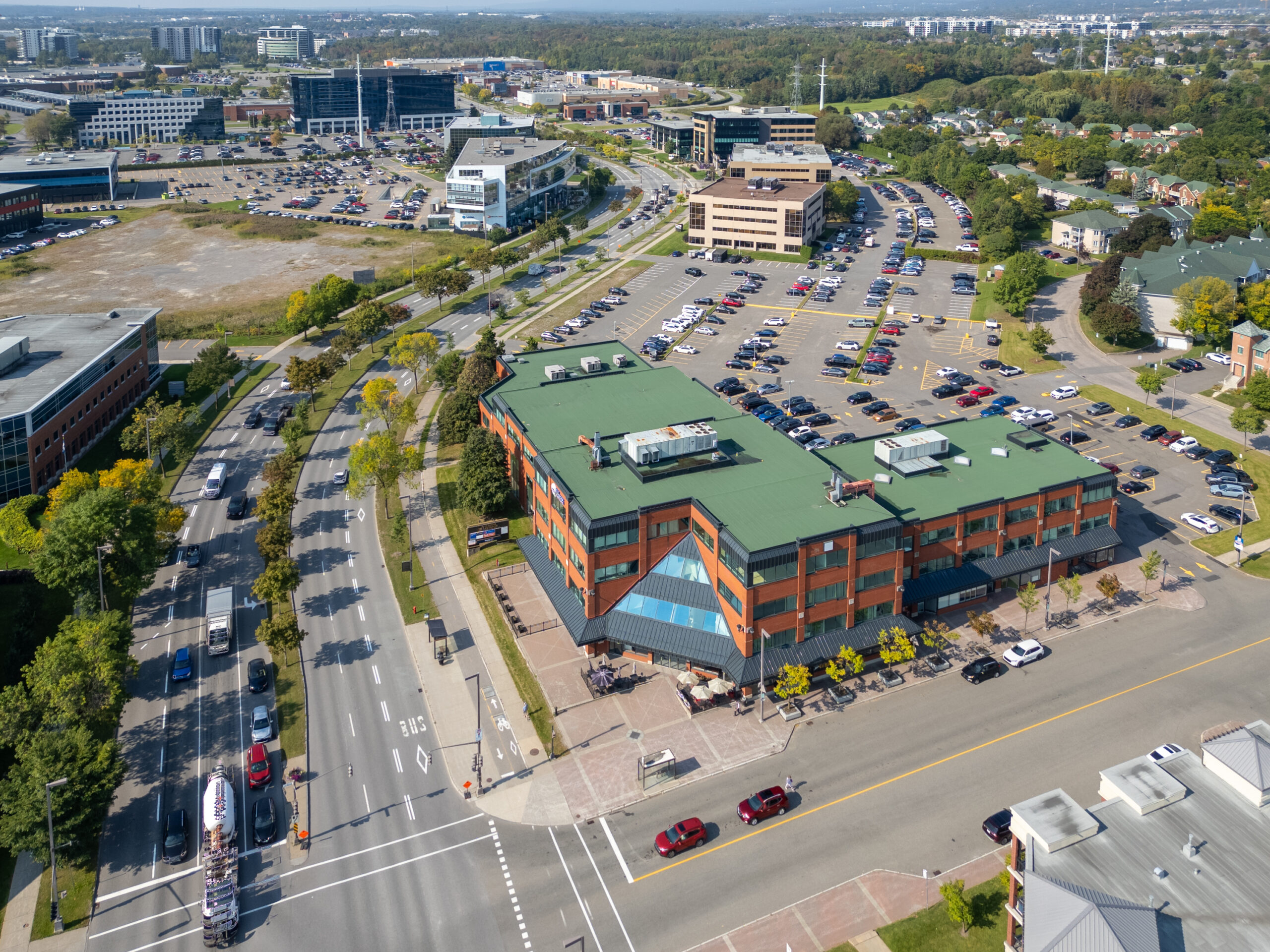 Édifice ESSORS Inc. — 1170, boulevard Lebourgneuf, Québec